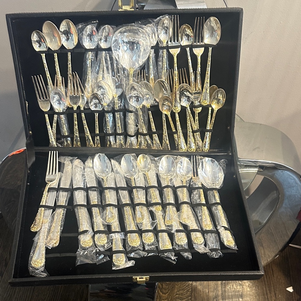 William Rogers and son Flatware silverware GOLD PLATED 50 pices